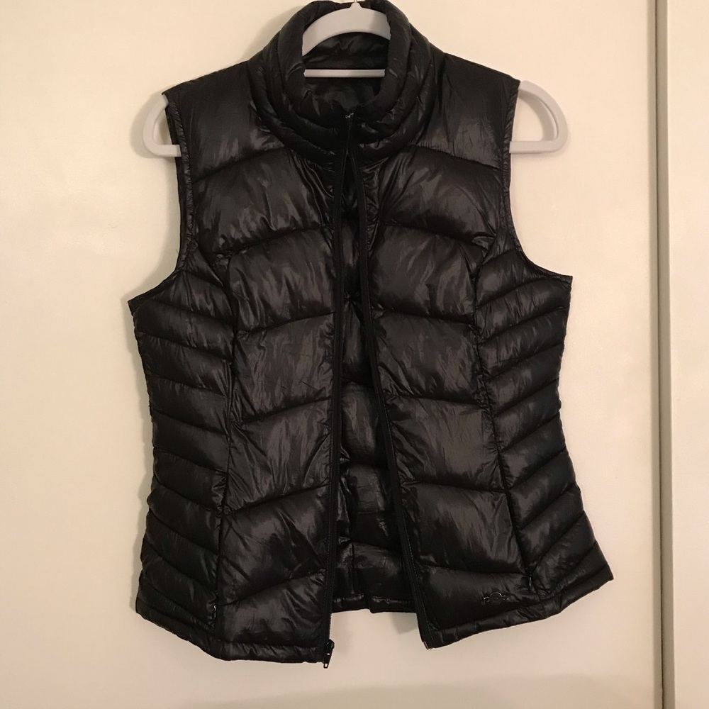 Women’s black puffy vest size S
